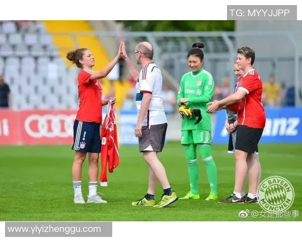 足球巨星亲临签售会与球迷零距离互动 共度激情时刻 足球巨星亲临签售会与球迷零距离互动 共度激情时刻